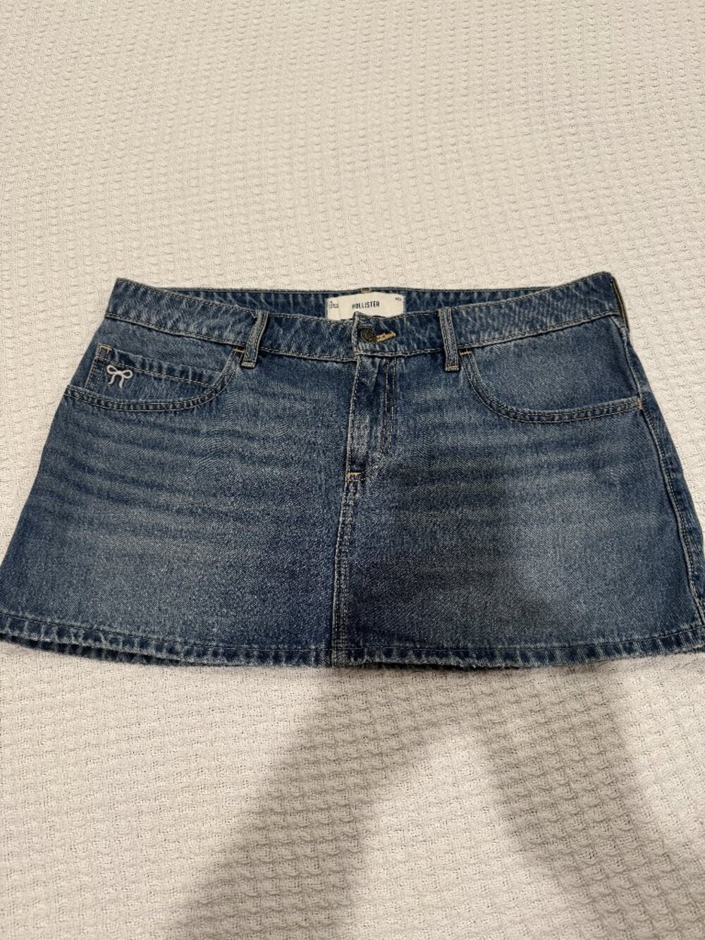 Hollister Size 14 w - 32 Medium Wash Denim mini skirt - built in shorts - EUC